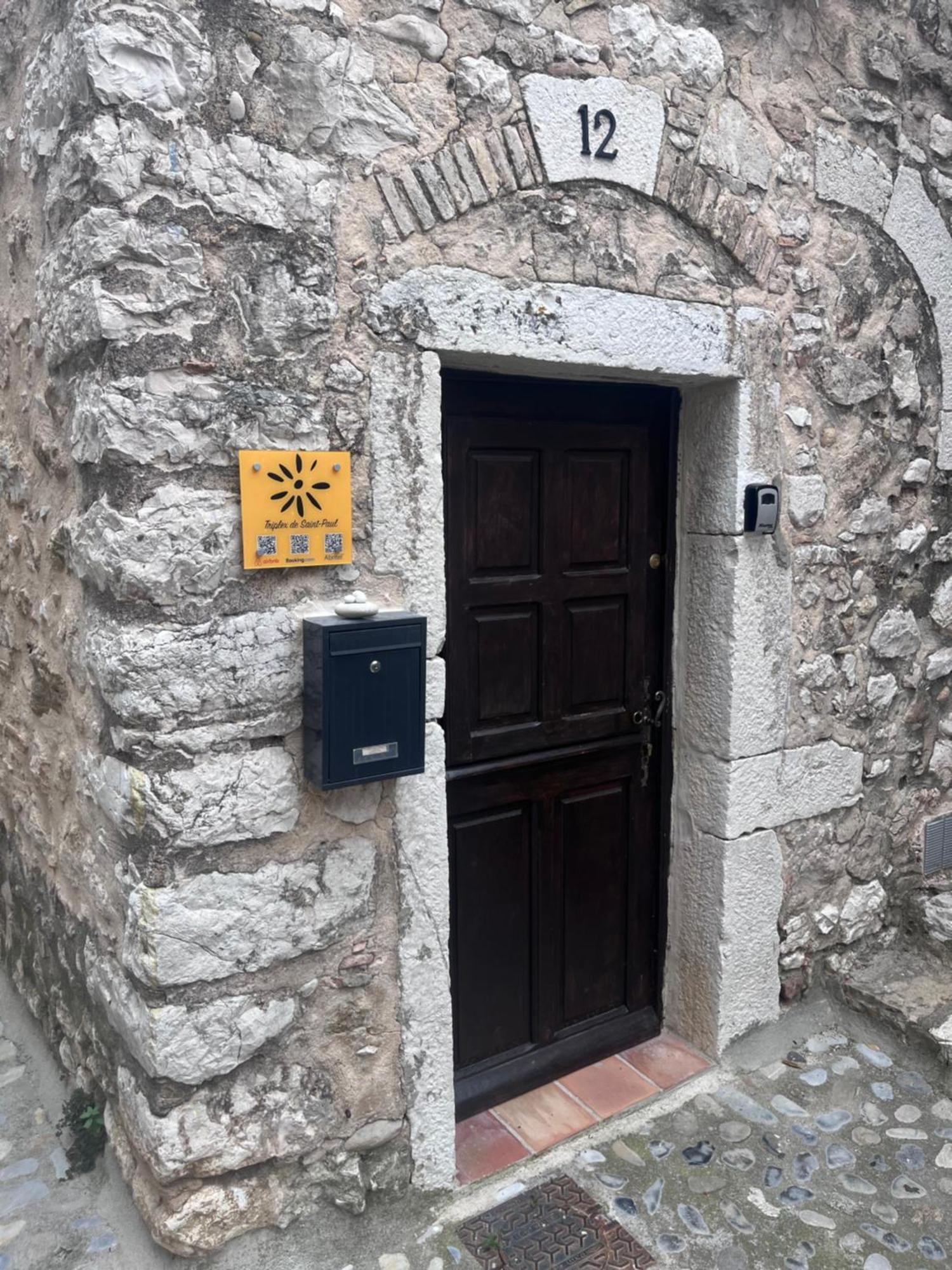 Triplex De Saint-paul Free Public Parking Saint-Paul-de-Vence